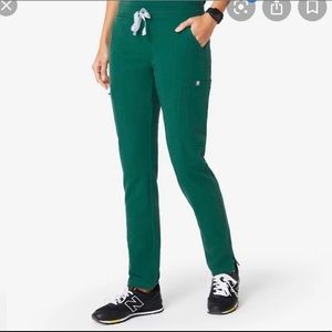 HEMMED XS Figs Yola Scrub Pants in Hunter Green